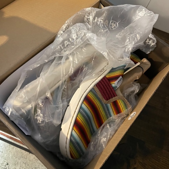 Ariat women’s Ryder Old Muted Serape size 10 - Picture 7 of 8